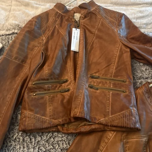 Jacket - Picture 3 of 3